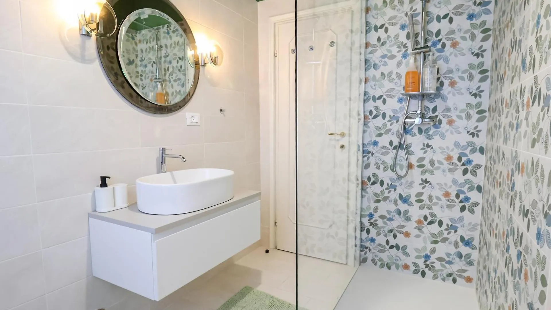 Country Vintage House - With Garden Apartment Pianore 0*,  Italy